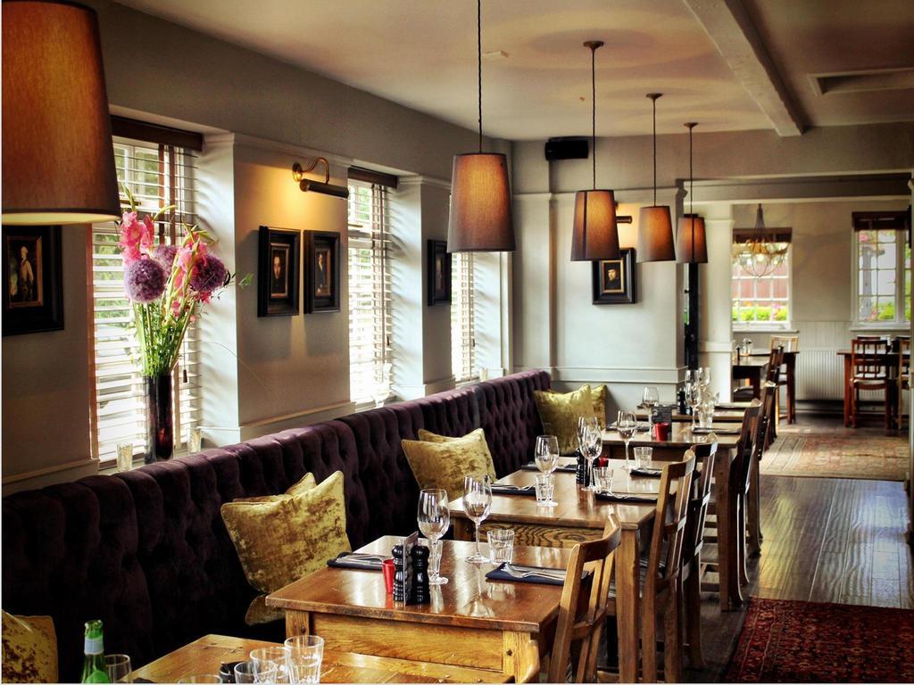 The Black Horse Fulmer Esterno foto